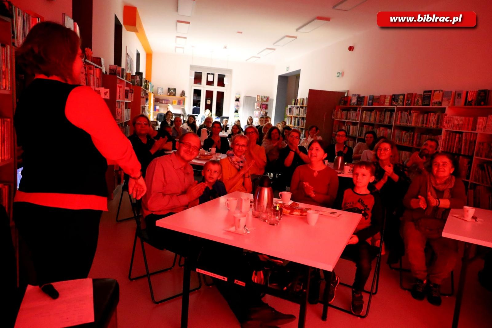 Zdjęcie w galerii na portalu naszraciborz.pl: Dlaczego robisz takie straszma? Biblioteczne Halloween w kulturalnym stylu wiadomości z regionu