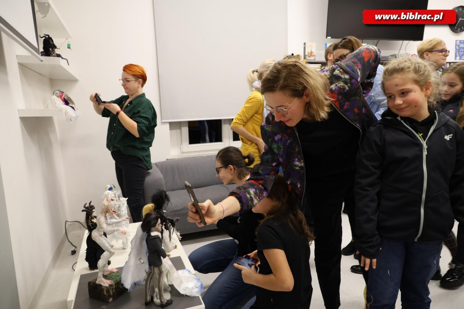 Zdjęcie w galerii na portalu naszraciborz.pl: Dlaczego robisz takie straszma? Biblioteczne Halloween w kulturalnym stylu wiadomości z regionu