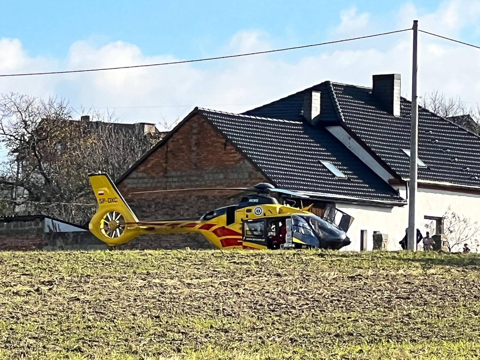 Zdjęcie w galerii na portalu naszraciborz.pl: Wypadek w Kobyli. Lądował śmigłowiec LPR wiadomości z regionu