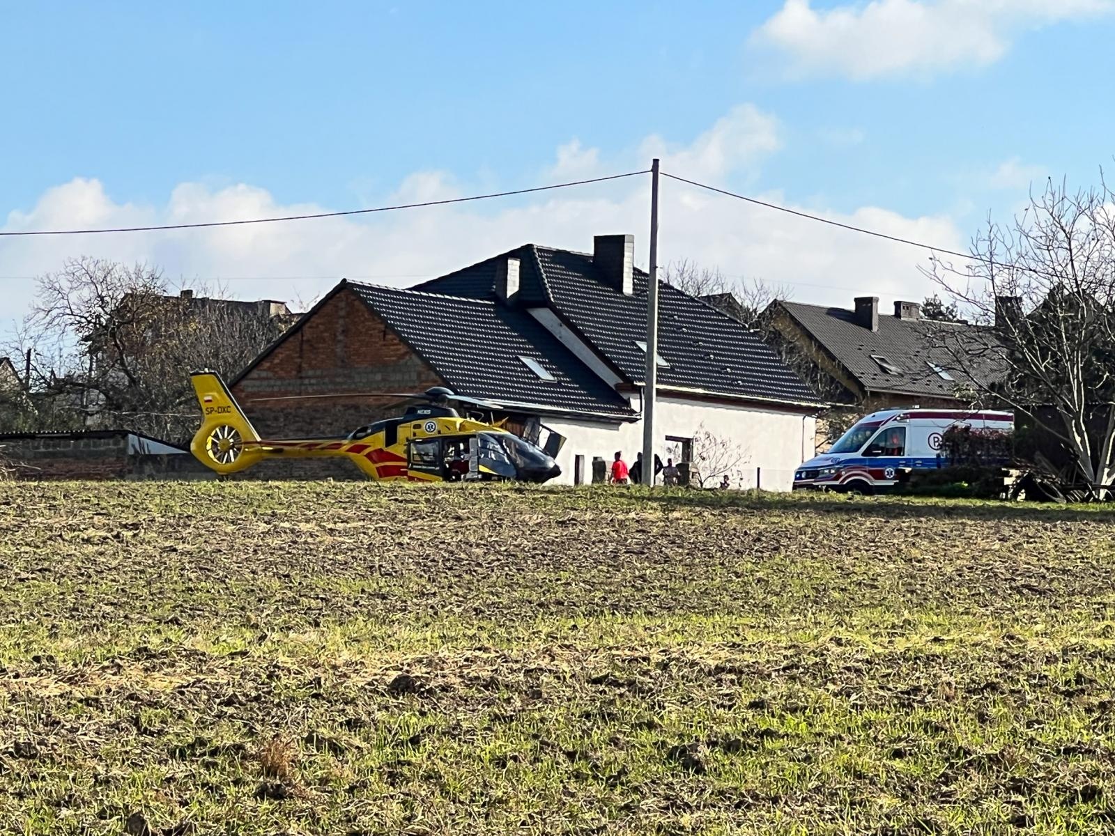 Zdjęcie w galerii na portalu naszraciborz.pl: Wypadek w Kobyli. Lądował śmigłowiec LPR wiadomości z regionu