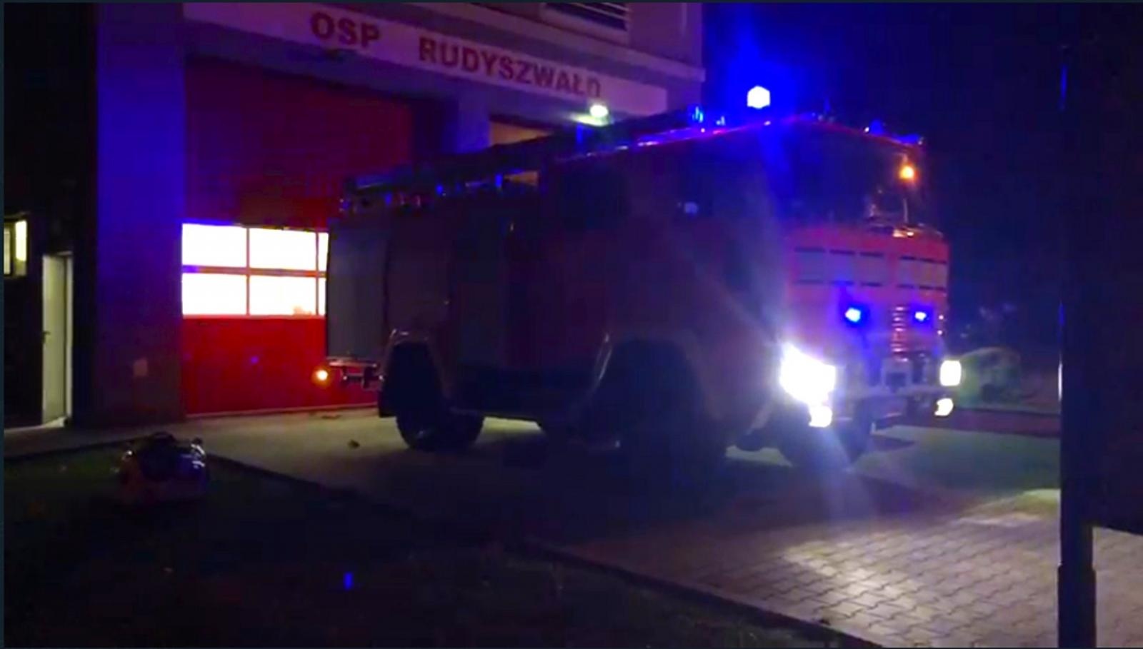 Zdjęcie w galerii na portalu naszraciborz.pl: Raport 998. Plama na jezdni w Rudyszwałdzie wiadomości z regionu