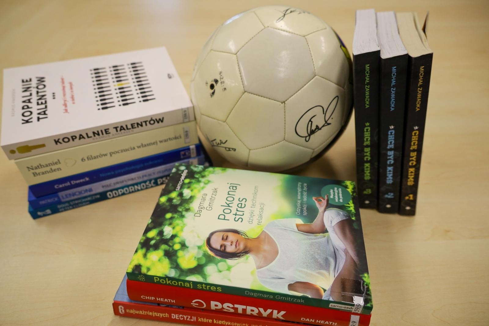 Zdjęcie w galerii na portalu naszraciborz.pl: Raciborska biblioteka rozbudowała dział sportowy wiadomości z regionu