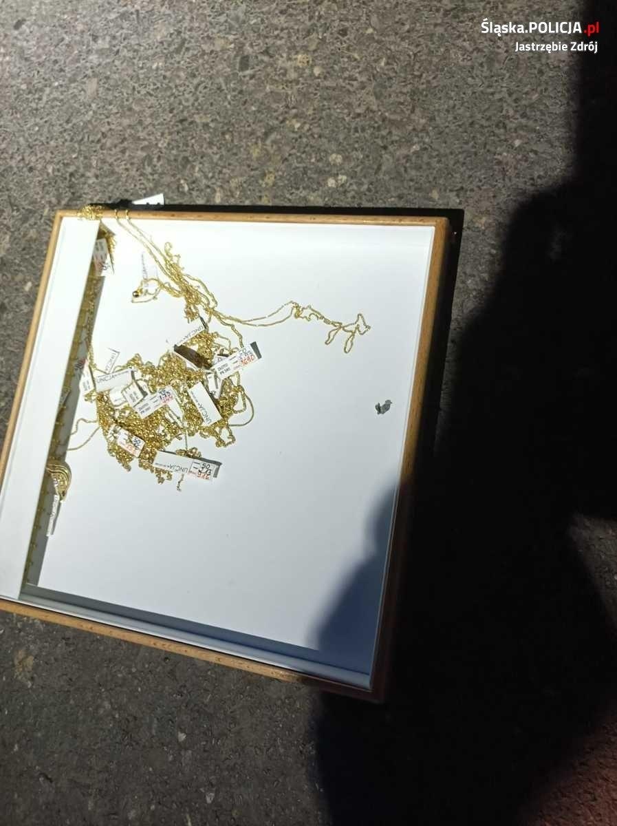 Zdjęcie w galerii na portalu naszraciborz.pl: Pościg za sprawcami napadu na jubilera wiadomości z regionu