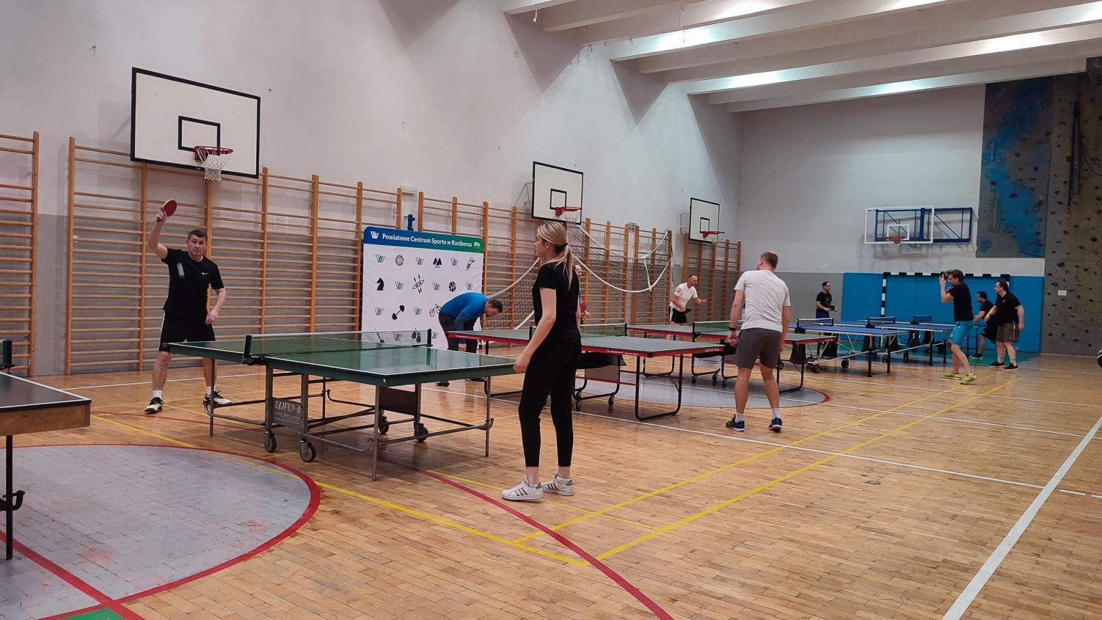 Zdjęcie w galerii na portalu naszraciborz.pl: W raciborskim PCS Wystartowała Amatorska Liga Tenisa Stołowego wiadomości z regionu