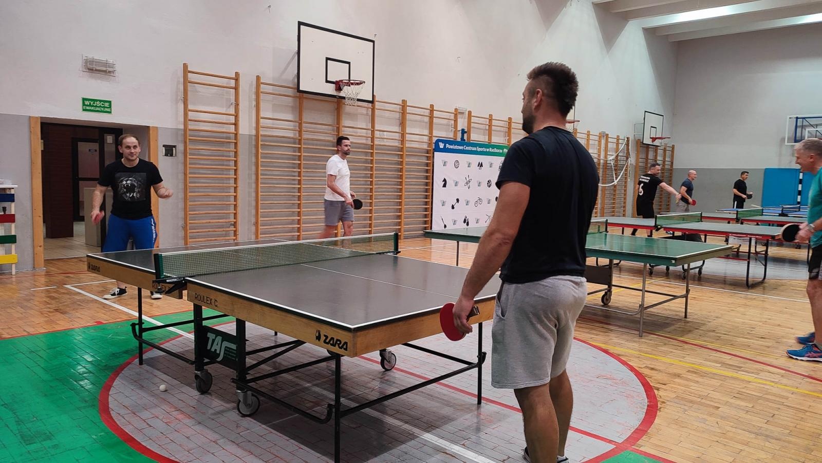 Zdjęcie w galerii na portalu naszraciborz.pl: W raciborskim PCS Wystartowała Amatorska Liga Tenisa Stołowego wiadomości z regionu