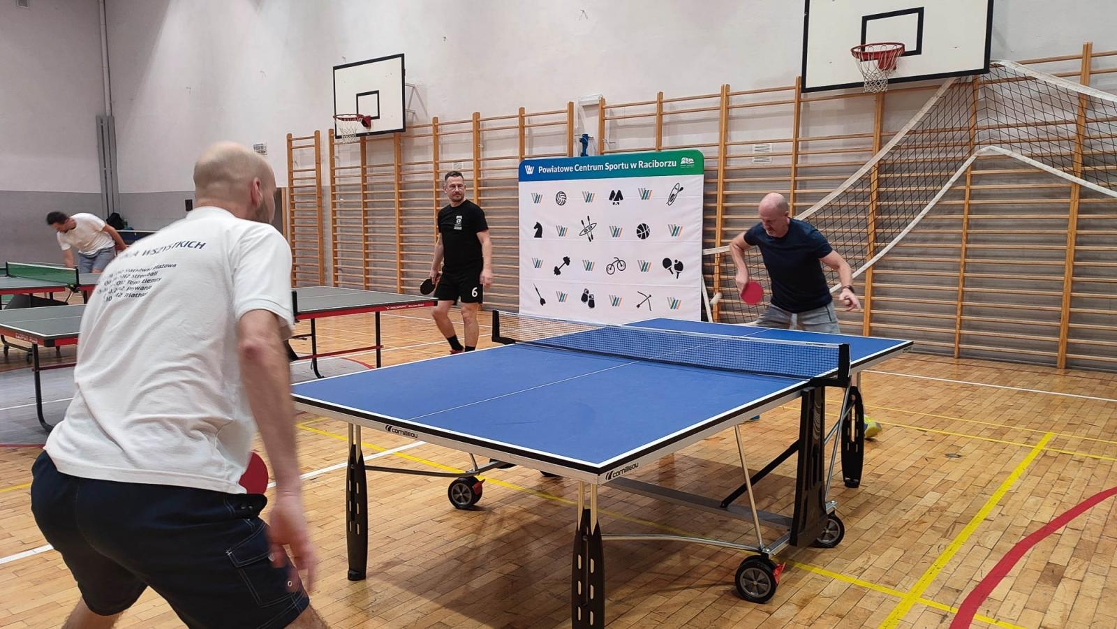 Zdjęcie w galerii na portalu naszraciborz.pl: W raciborskim PCS Wystartowała Amatorska Liga Tenisa Stołowego wiadomości z regionu