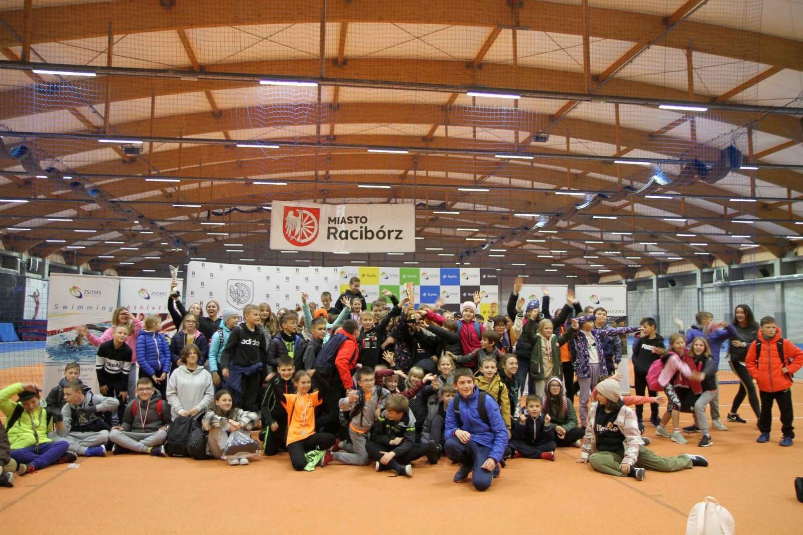 Zdjęcie w galerii na portalu naszraciborz.pl: Halowe Mistrzostwa Raciborza w LA. Triumf SP 15 wiadomości z regionu
