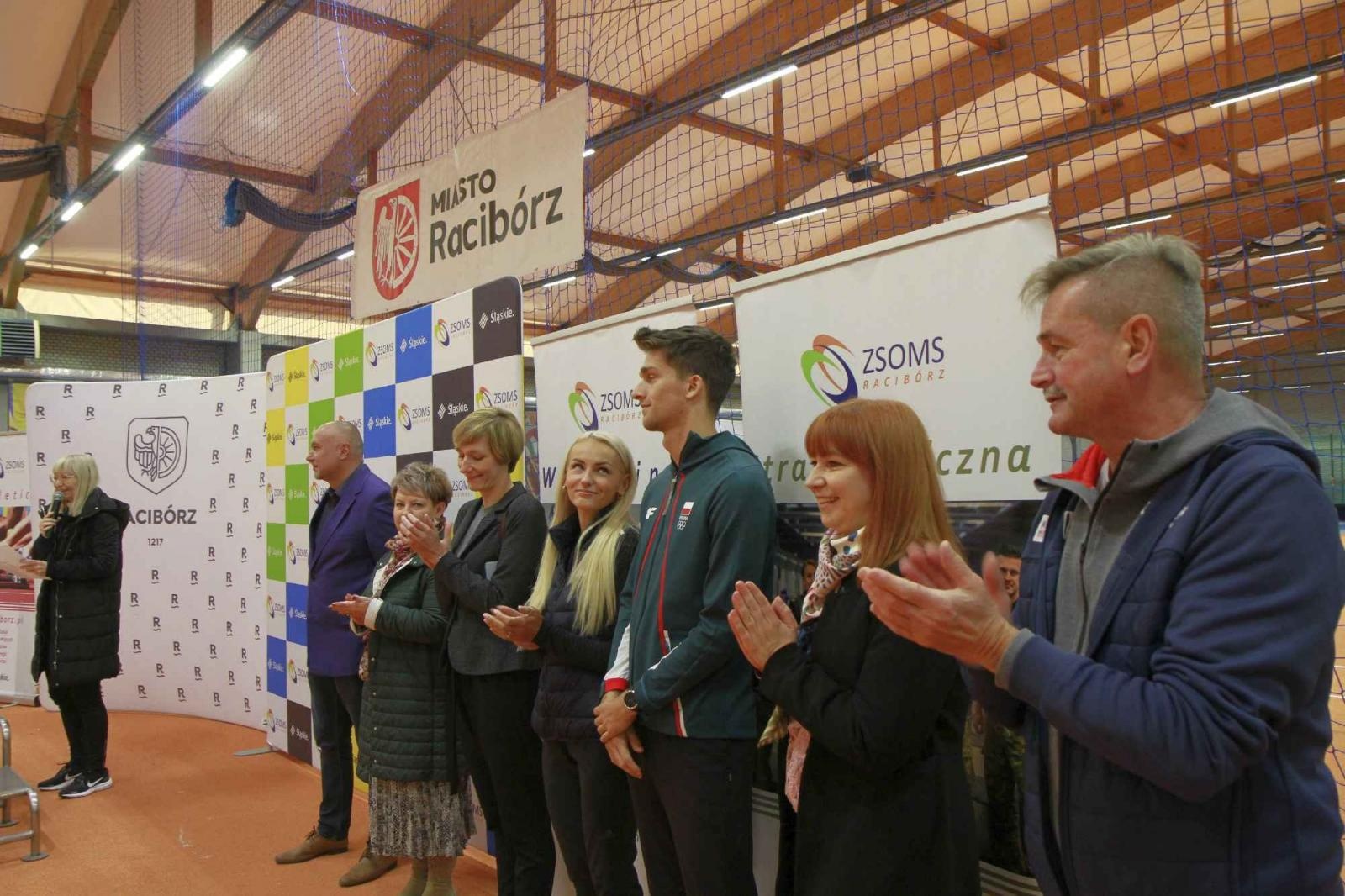 Zdjęcie w galerii na portalu naszraciborz.pl: Halowe Mistrzostwa Raciborza w LA. Triumf SP 15 wiadomości z regionu