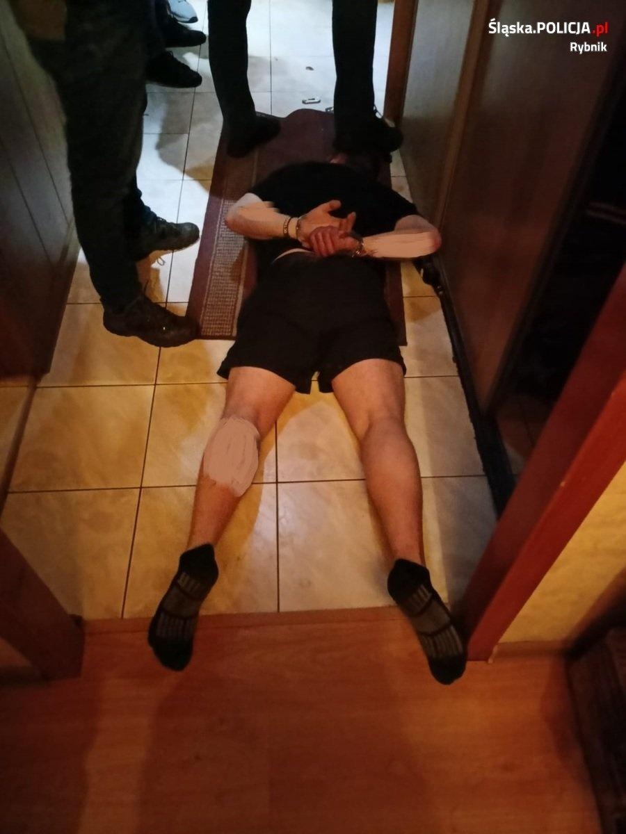 Zdjęcie w galerii na portalu naszraciborz.pl: Ugodził partnerkę nożem w okolice serca. 35-latka szukała policja w całym regionie wiadomości z regionu
