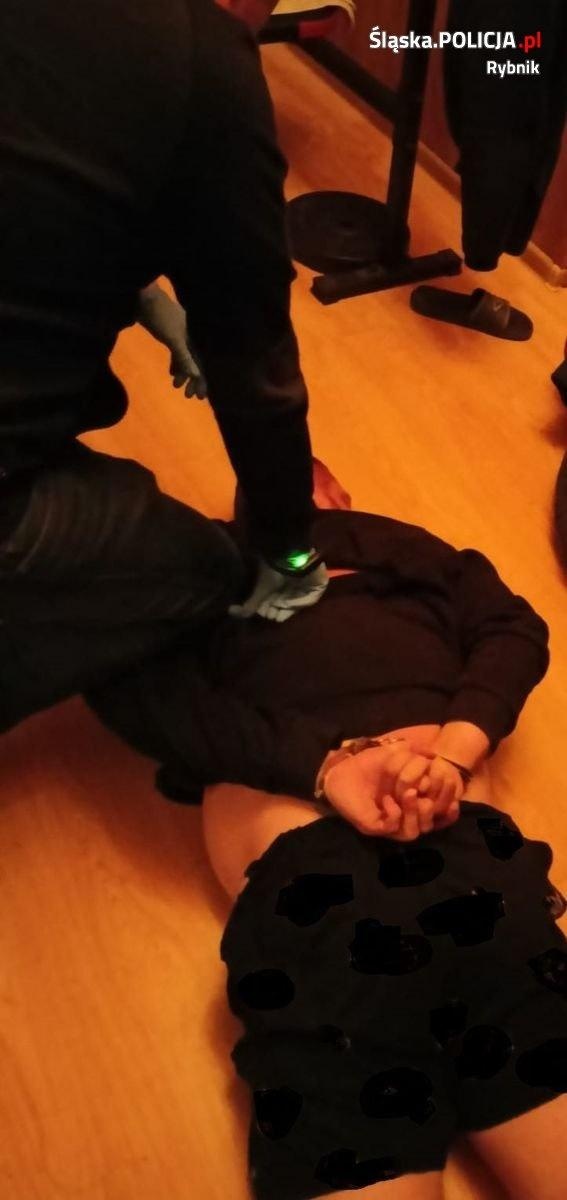 Zdjęcie w galerii na portalu naszraciborz.pl: Ugodził partnerkę nożem w okolice serca. 35-latka szukała policja w całym regionie wiadomości z regionu