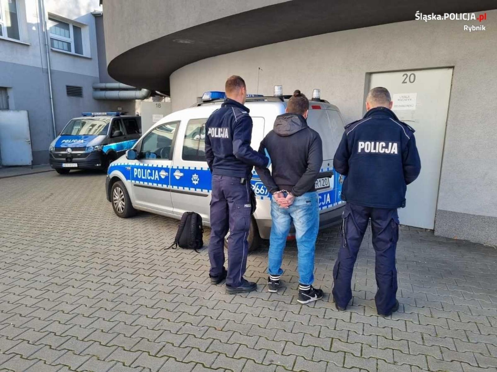 Zdjęcie w galerii na portalu naszraciborz.pl: Ugodził partnerkę nożem w okolice serca. 35-latka szukała policja w całym regionie wiadomości z regionu