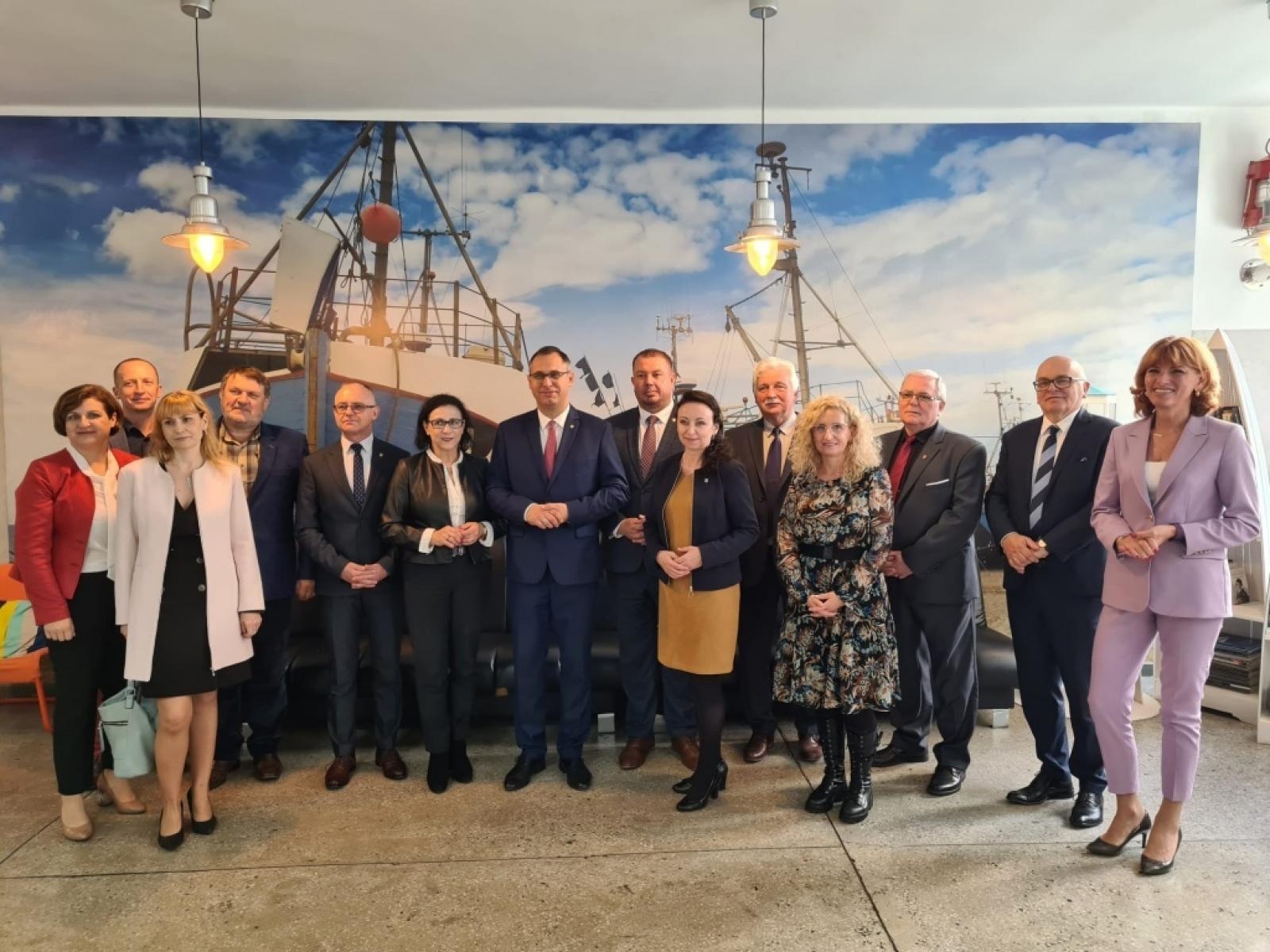 Zdjęcie w galerii na portalu naszraciborz.pl: Samorządowcy z powiatu raciborskiego z wizytą w Kędzierzynie-Koźlu wiadomości z regionu