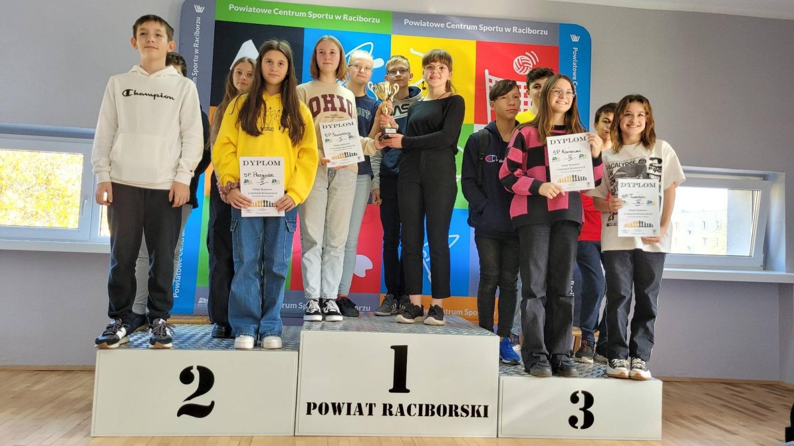 Zdjęcie w galerii na portalu naszraciborz.pl: Szkoła w Tworkowie ma najlepszych szachistów w rejonie wiadomości z regionu