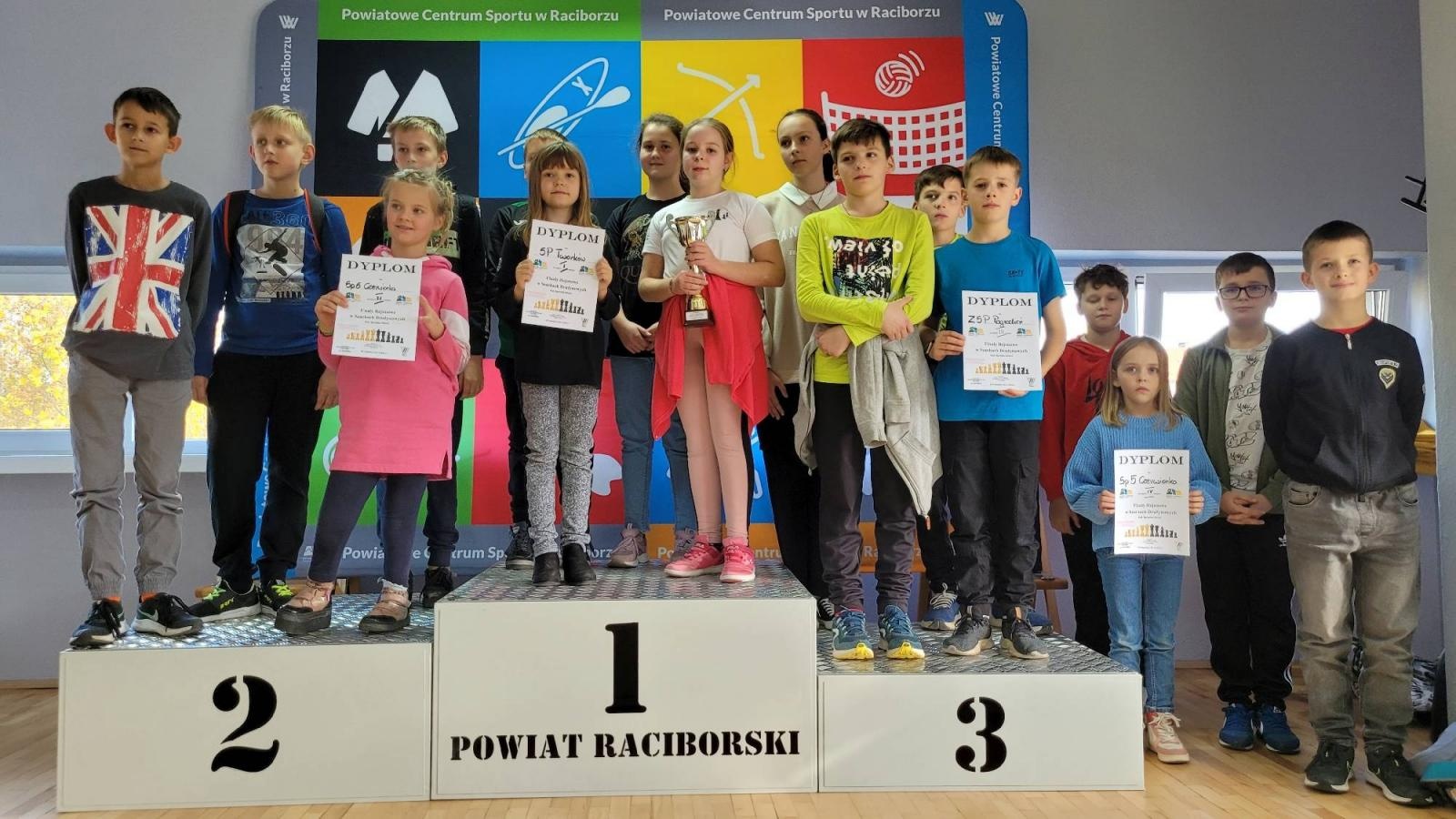 Zdjęcie w galerii na portalu naszraciborz.pl: Szkoła w Tworkowie ma najlepszych szachistów w rejonie wiadomości z regionu