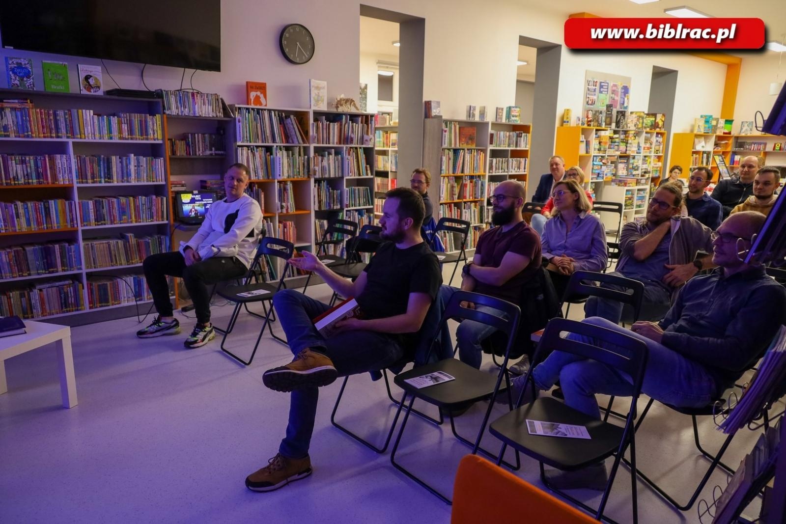 Zdjęcie w galerii na portalu naszraciborz.pl: Krystian Hanke w Raciborzu o tym jak nie zostać Boomerem wiadomości z regionu