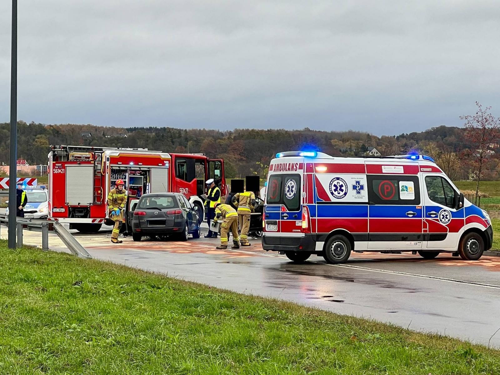 Zdjęcie w galerii na portalu naszraciborz.pl: Wypadek na Piaskowej. Zderzenie mazdy i lexusa [FOTO] wiadomości z regionu