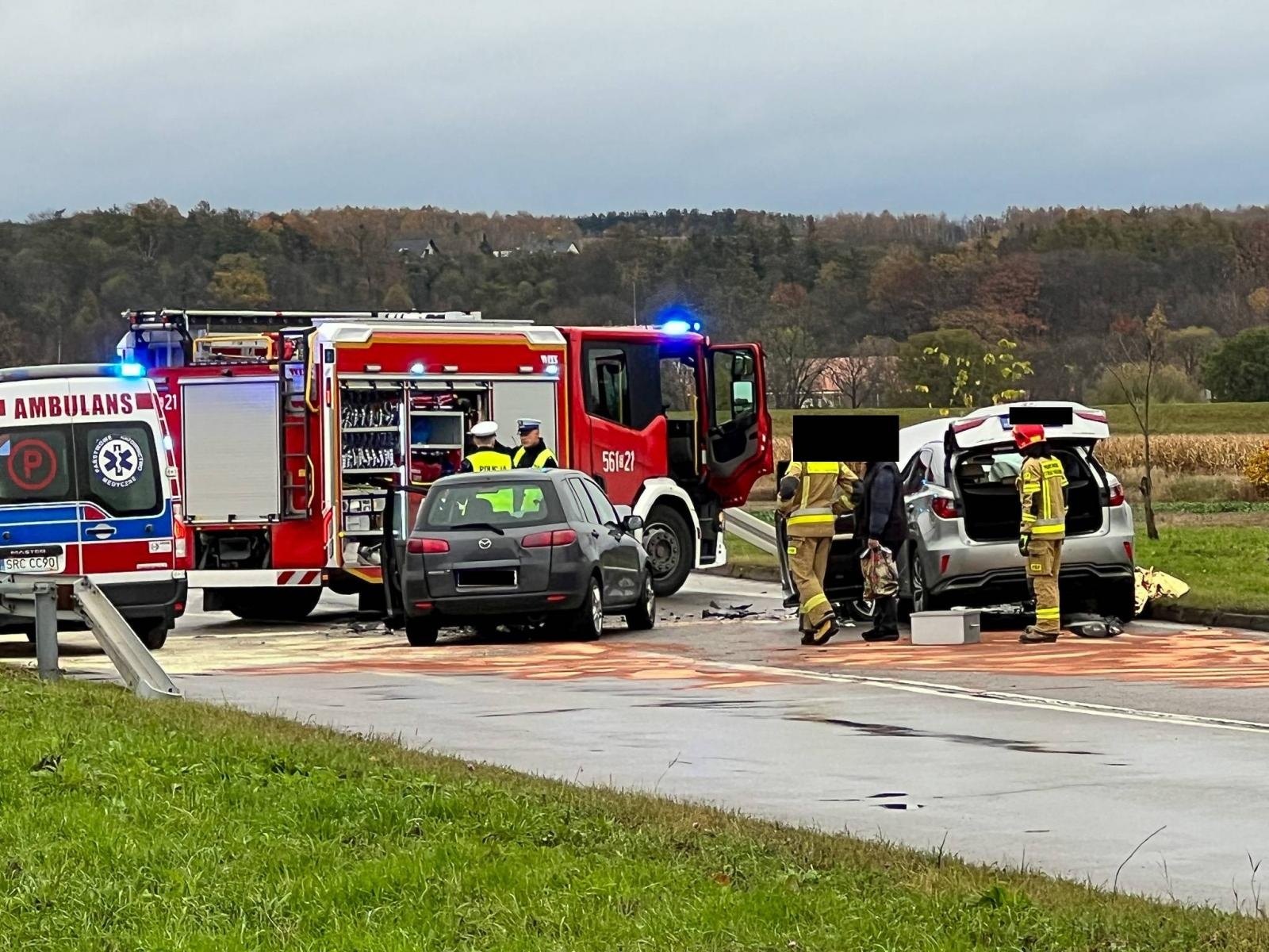 Zdjęcie w galerii na portalu naszraciborz.pl: Wypadek na Piaskowej. Zderzenie mazdy i lexusa [FOTO] wiadomości z regionu