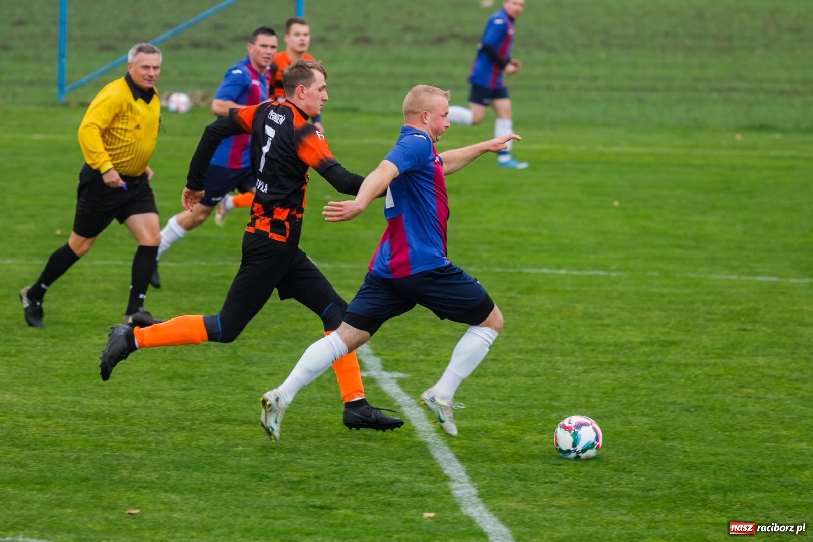 Zdjęcie w galerii na portalu naszraciborz.pl: Bez niespodzianki w Pietraszynie. Kobyla na kolanach [FOTO] wiadomości z regionu