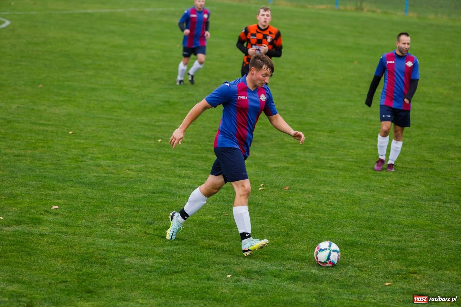 Zdjęcie w galerii na portalu naszraciborz.pl: Bez niespodzianki w Pietraszynie. Kobyla na kolanach [FOTO] wiadomości z regionu