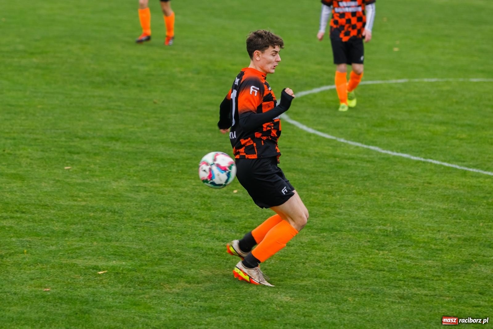 Zdjęcie w galerii na portalu naszraciborz.pl: Bez niespodzianki w Pietraszynie. Kobyla na kolanach [FOTO] wiadomości z regionu