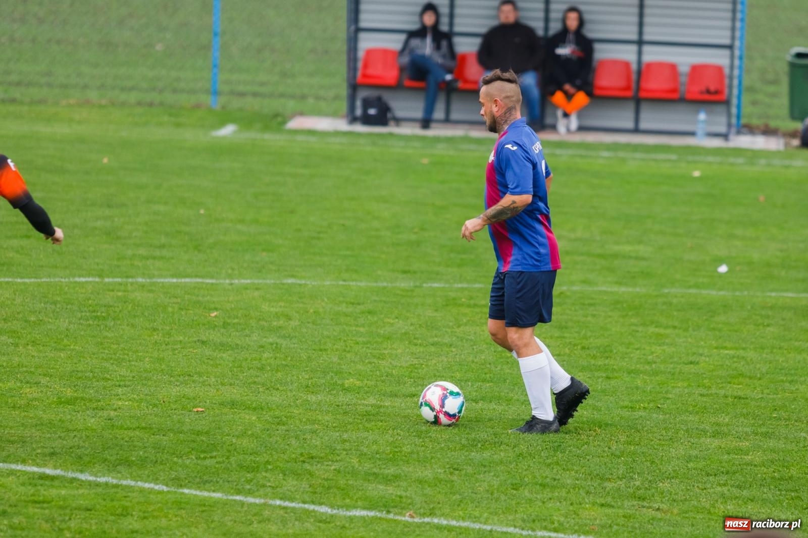 Zdjęcie w galerii na portalu naszraciborz.pl: Bez niespodzianki w Pietraszynie. Kobyla na kolanach [FOTO] wiadomości z regionu