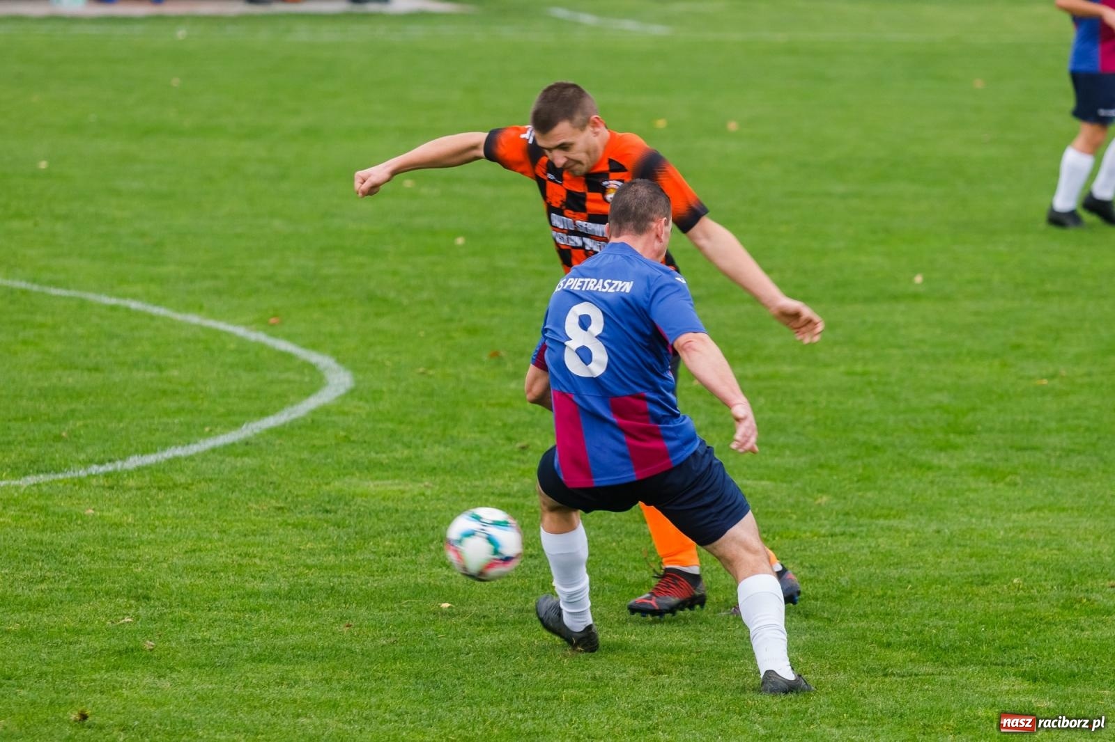 Zdjęcie w galerii na portalu naszraciborz.pl: Bez niespodzianki w Pietraszynie. Kobyla na kolanach [FOTO] wiadomości z regionu