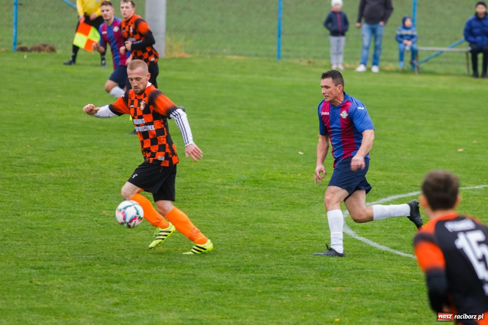 Zdjęcie w galerii na portalu naszraciborz.pl: Bez niespodzianki w Pietraszynie. Kobyla na kolanach [FOTO] wiadomości z regionu