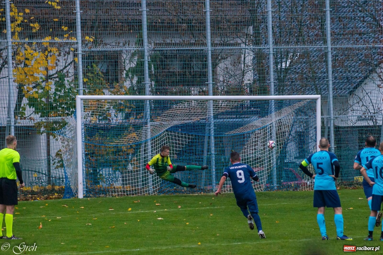 Zdjęcie w galerii na portalu naszraciborz.pl: B klasa. Strzelanina przy Tuwima [FOTO] wiadomości z regionu