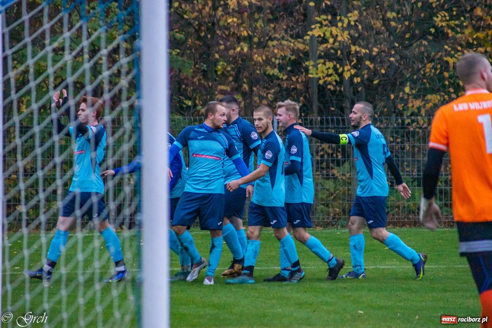 Zdjęcie w galerii na portalu naszraciborz.pl: B klasa. Strzelanina przy Tuwima [FOTO] wiadomości z regionu