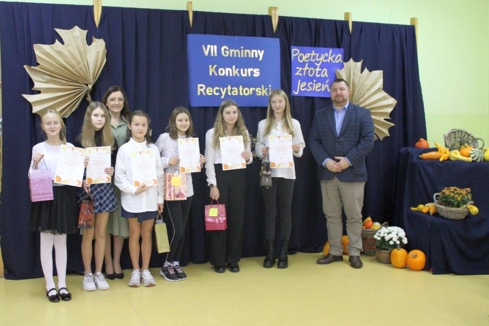 Zdjęcie w galerii na portalu naszraciborz.pl: VII Gminny Konkurs Recytatorski Poetycka złota jesień  wiadomości z regionu