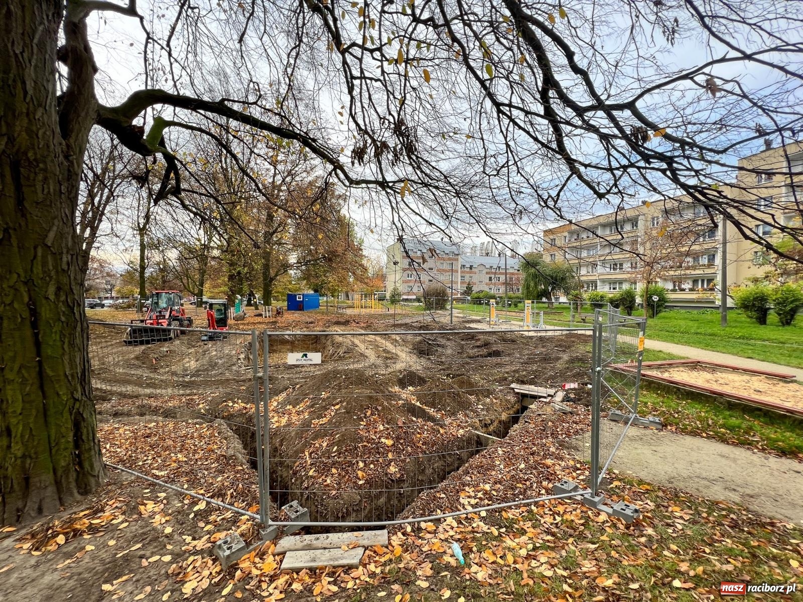Zdjęcie w galerii na portalu naszraciborz.pl: Trwa budowa tężni solankowej przy Warszawskiej-Żeromskiego wiadomości z regionu