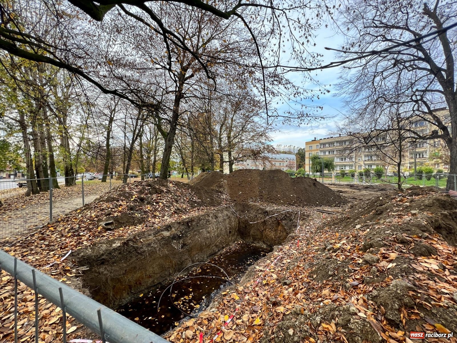 Zdjęcie w galerii na portalu naszraciborz.pl: Trwa budowa tężni solankowej przy Warszawskiej-Żeromskiego wiadomości z regionu