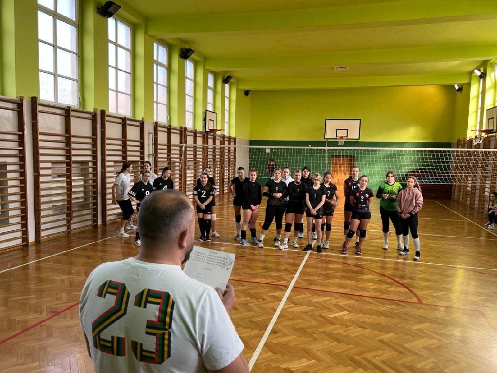 Zdjęcie w galerii na portalu naszraciborz.pl: II LO ze złotem w turnieju dwójek siatkarskich wiadomości z regionu