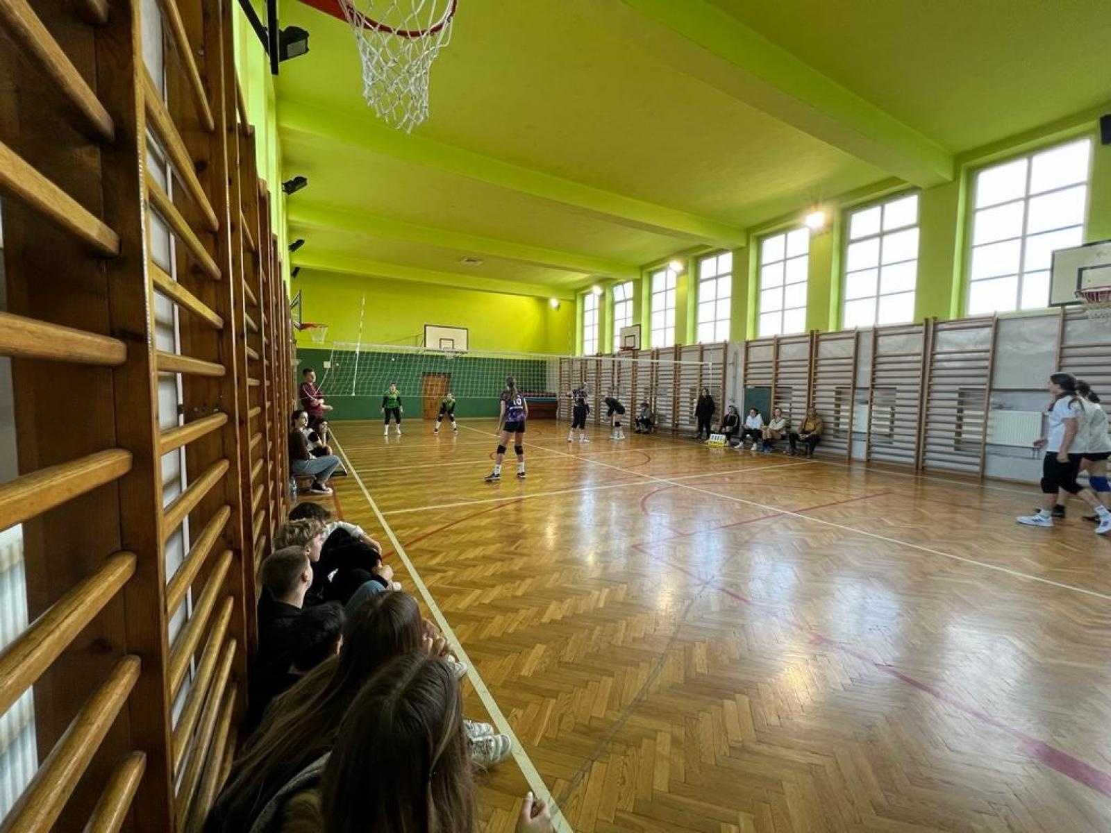 Zdjęcie w galerii na portalu naszraciborz.pl: II LO ze złotem w turnieju dwójek siatkarskich wiadomości z regionu