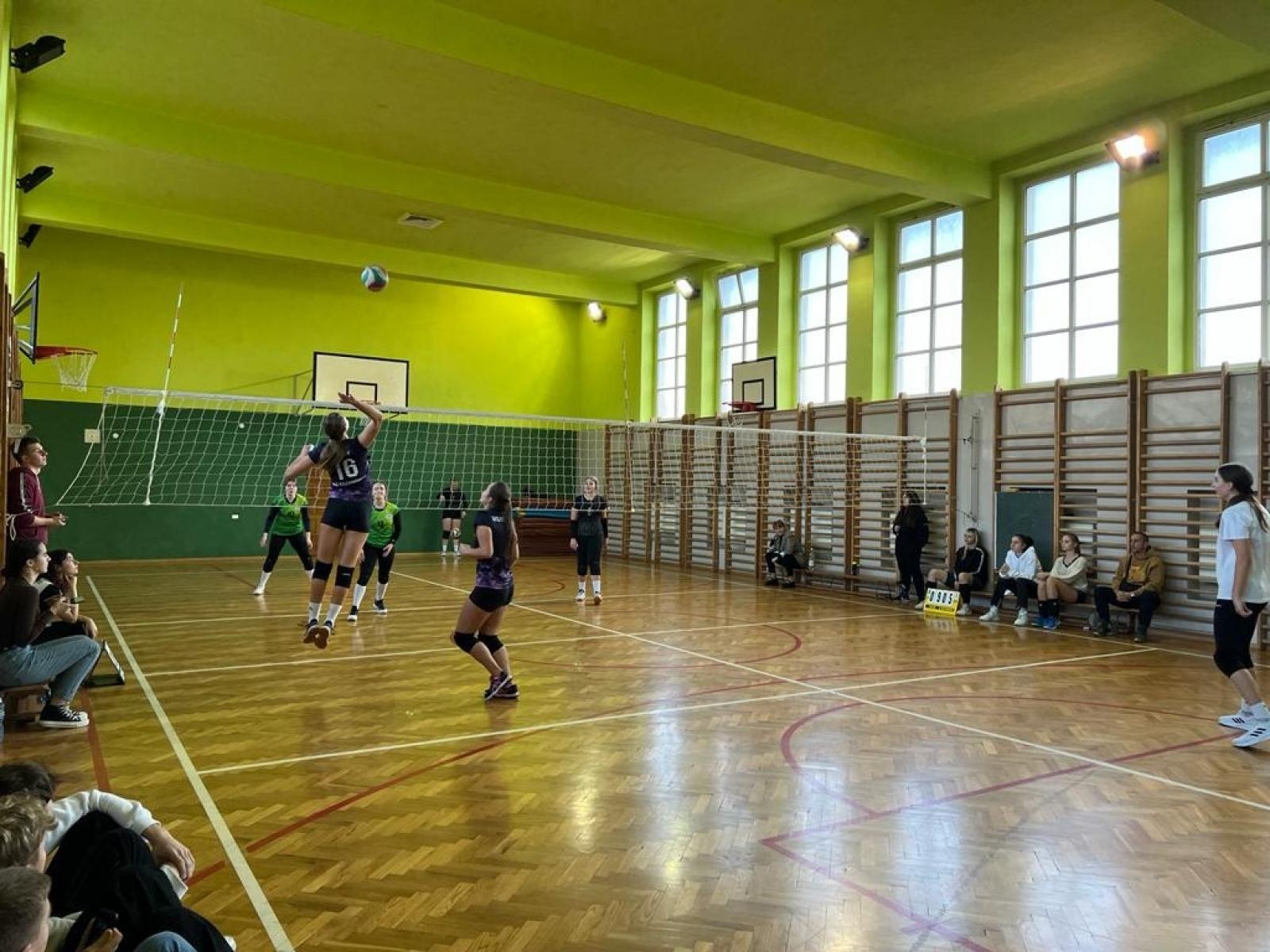 Zdjęcie w galerii na portalu naszraciborz.pl: II LO ze złotem w turnieju dwójek siatkarskich wiadomości z regionu