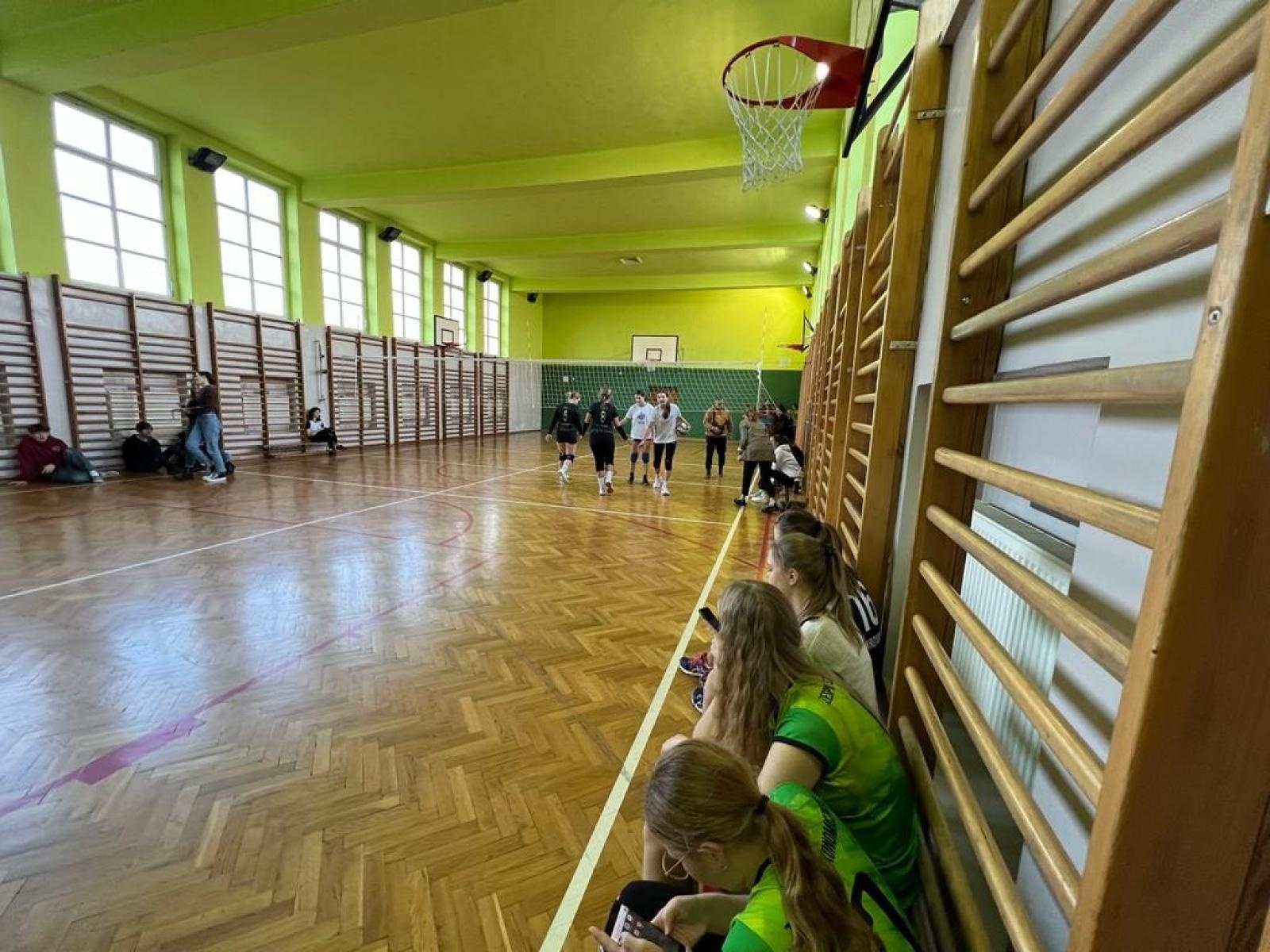 Zdjęcie w galerii na portalu naszraciborz.pl: II LO ze złotem w turnieju dwójek siatkarskich wiadomości z regionu