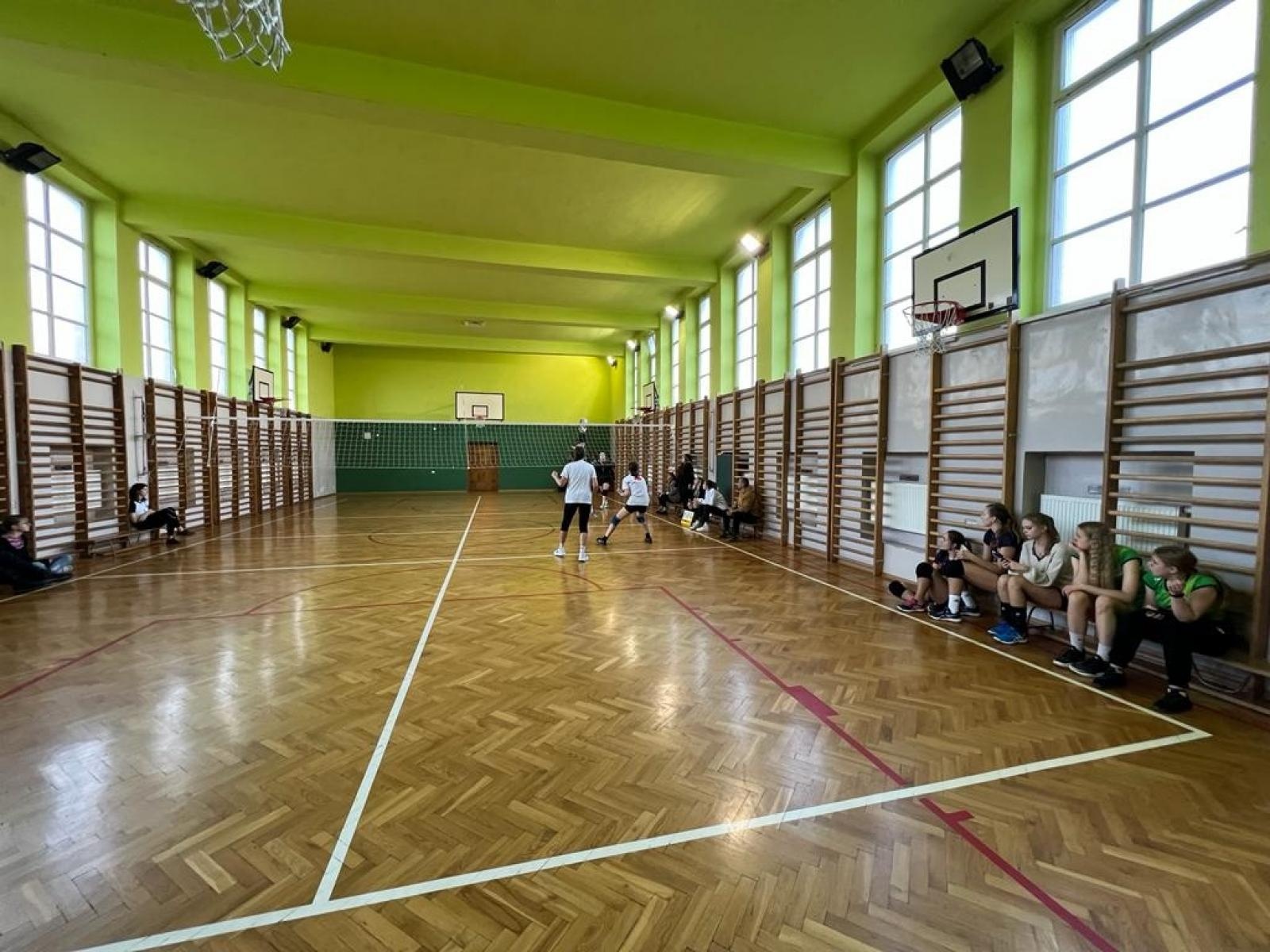 Zdjęcie w galerii na portalu naszraciborz.pl: II LO ze złotem w turnieju dwójek siatkarskich wiadomości z regionu