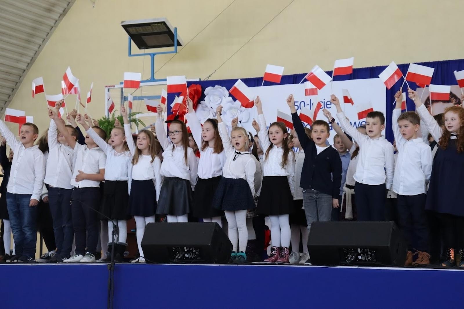 Zdjęcie w galerii na portalu naszraciborz.pl: Pół wieku jak jeden dzień. Urodziny szkoły w Pietrowicach Wielkich wiadomości z regionu
