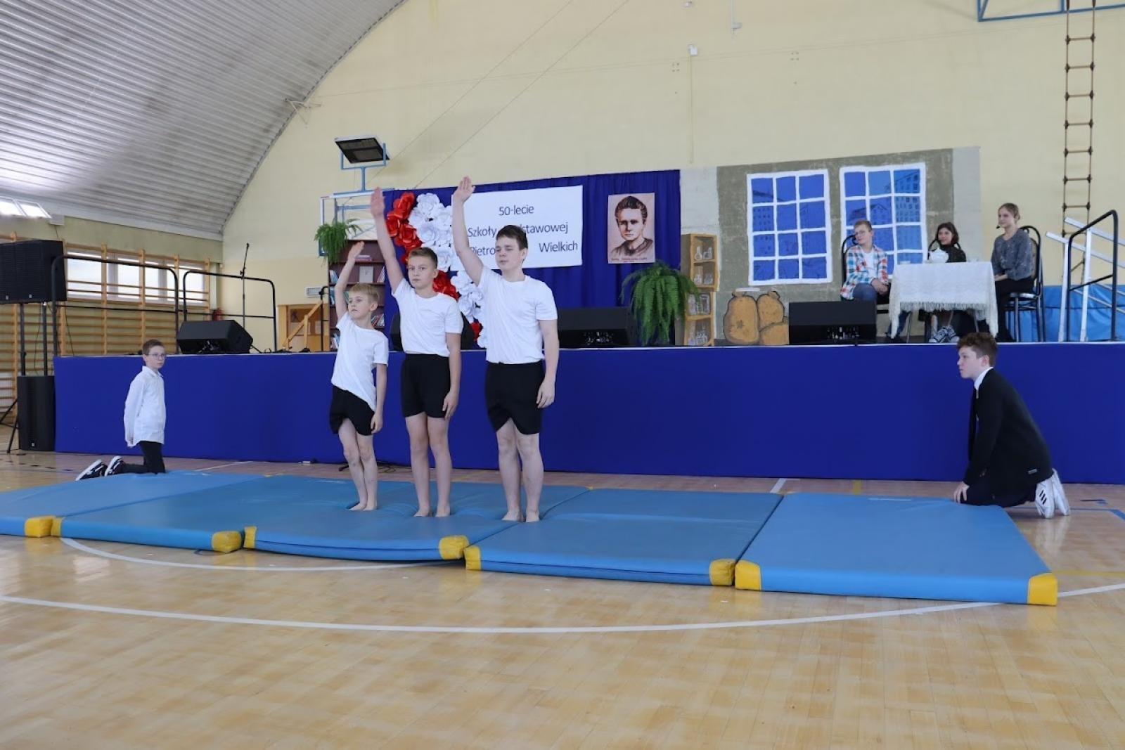 Zdjęcie w galerii na portalu naszraciborz.pl: Pół wieku jak jeden dzień. Urodziny szkoły w Pietrowicach Wielkich wiadomości z regionu