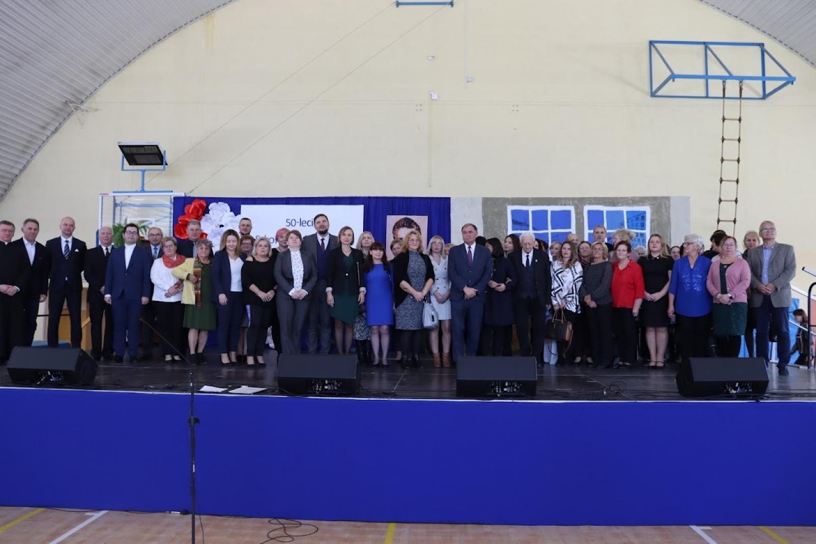 Zdjęcie w galerii na portalu naszraciborz.pl: Pół wieku jak jeden dzień. Urodziny szkoły w Pietrowicach Wielkich wiadomości z regionu