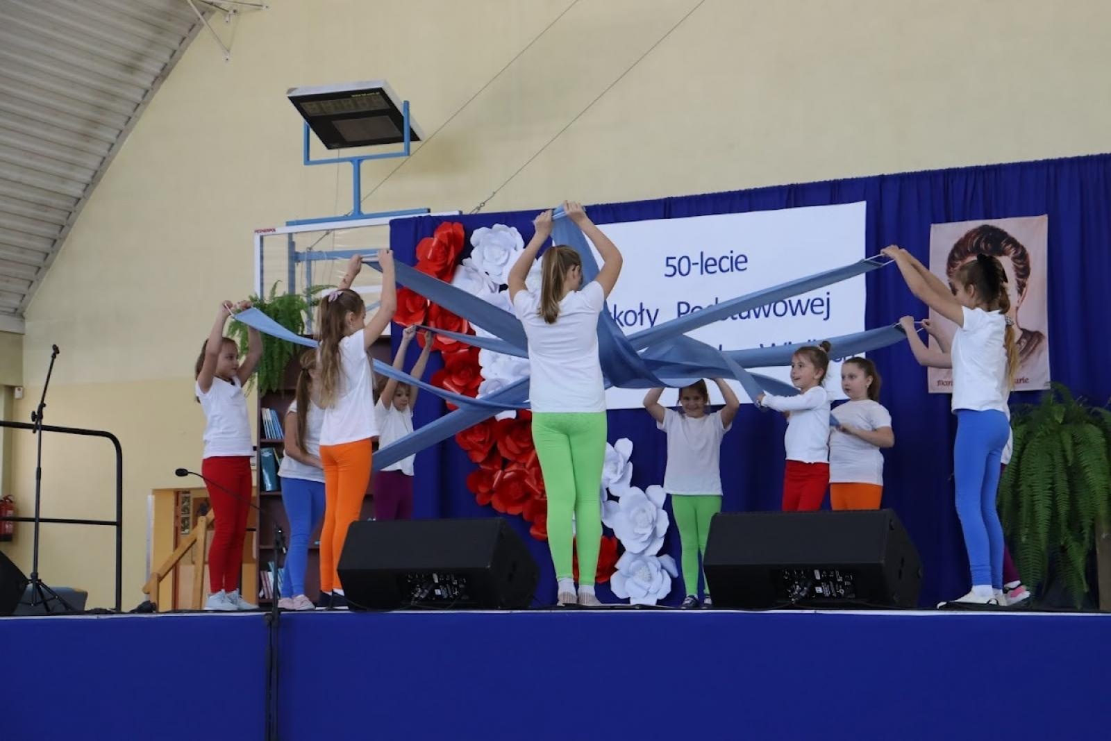 Zdjęcie w galerii na portalu naszraciborz.pl: Pół wieku jak jeden dzień. Urodziny szkoły w Pietrowicach Wielkich wiadomości z regionu