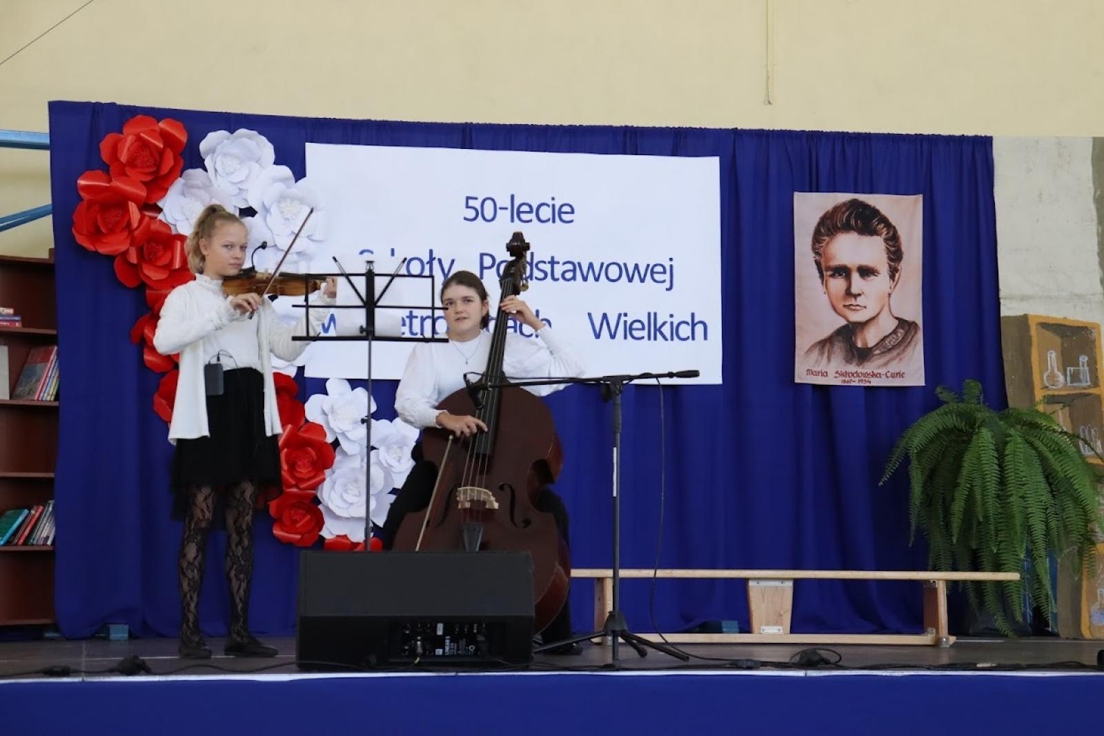 Zdjęcie w galerii na portalu naszraciborz.pl: Pół wieku jak jeden dzień. Urodziny szkoły w Pietrowicach Wielkich wiadomości z regionu