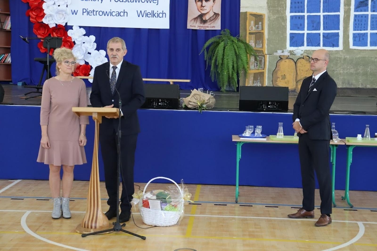 Zdjęcie w galerii na portalu naszraciborz.pl: Pół wieku jak jeden dzień. Urodziny szkoły w Pietrowicach Wielkich wiadomości z regionu