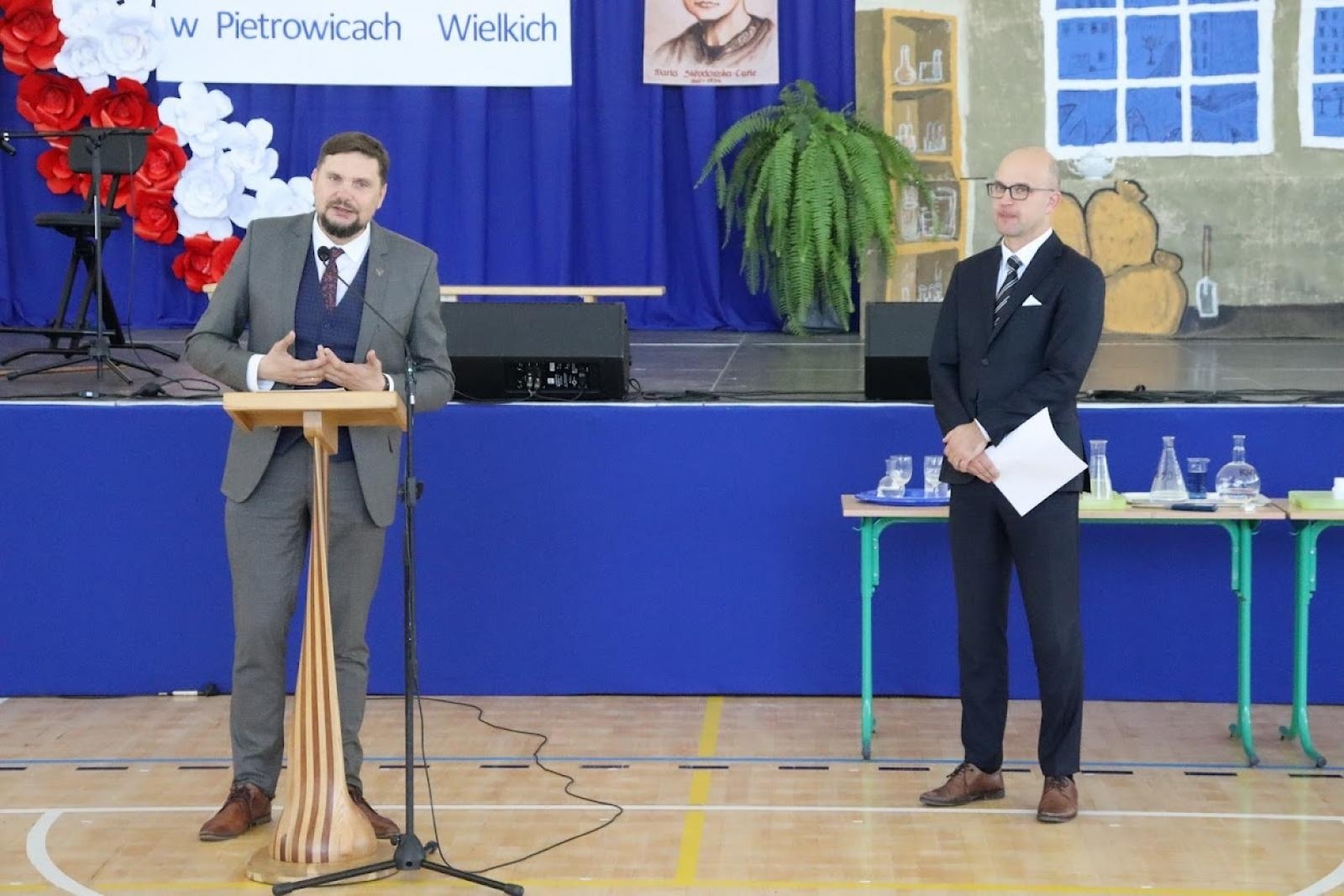 Zdjęcie w galerii na portalu naszraciborz.pl: Pół wieku jak jeden dzień. Urodziny szkoły w Pietrowicach Wielkich wiadomości z regionu