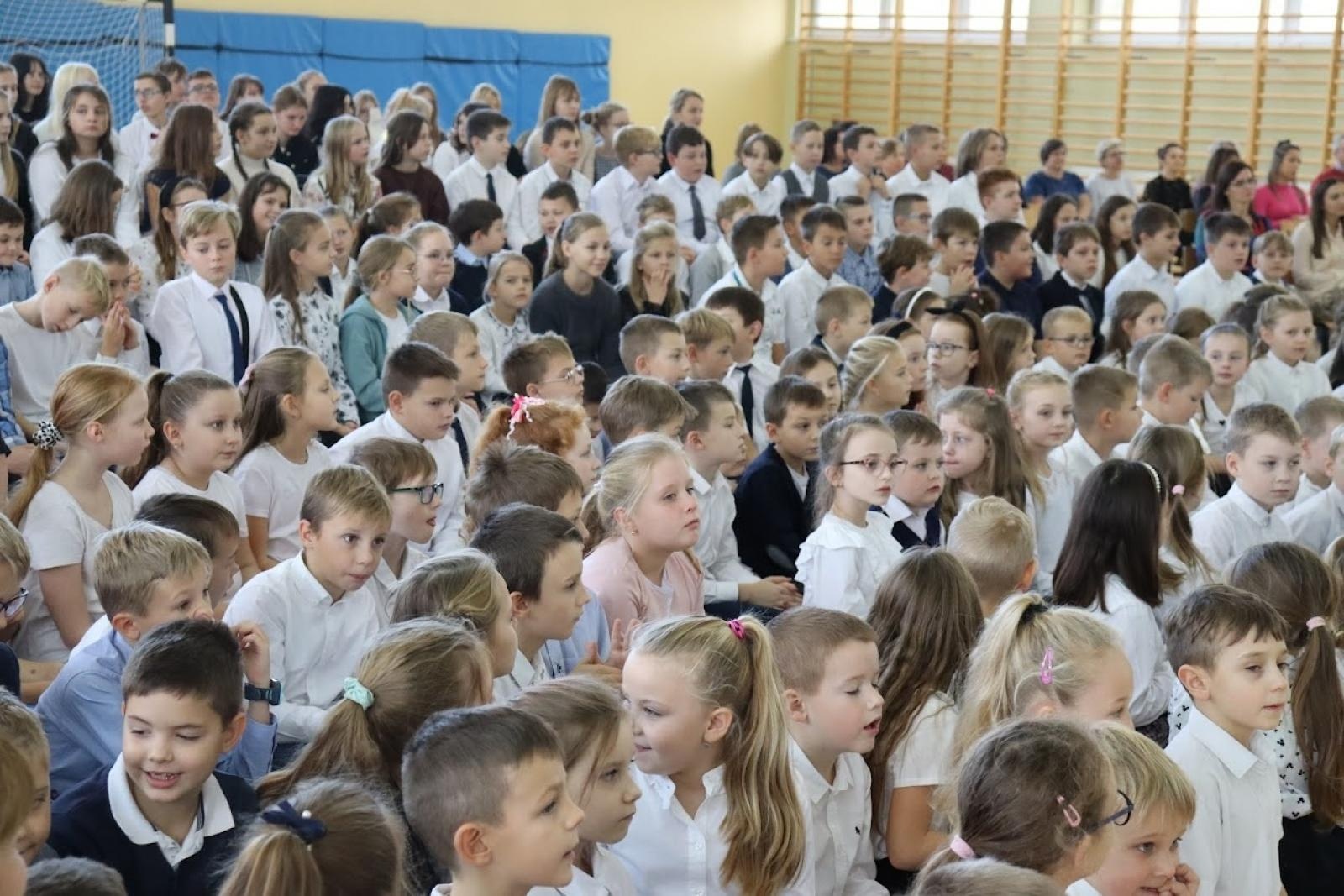 Zdjęcie w galerii na portalu naszraciborz.pl: Pół wieku jak jeden dzień. Urodziny szkoły w Pietrowicach Wielkich wiadomości z regionu