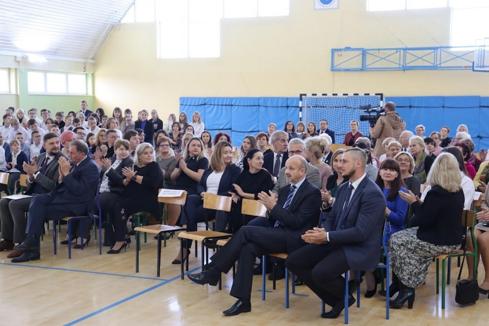 Zdjęcie w galerii na portalu naszraciborz.pl: Pół wieku jak jeden dzień. Urodziny szkoły w Pietrowicach Wielkich wiadomości z regionu