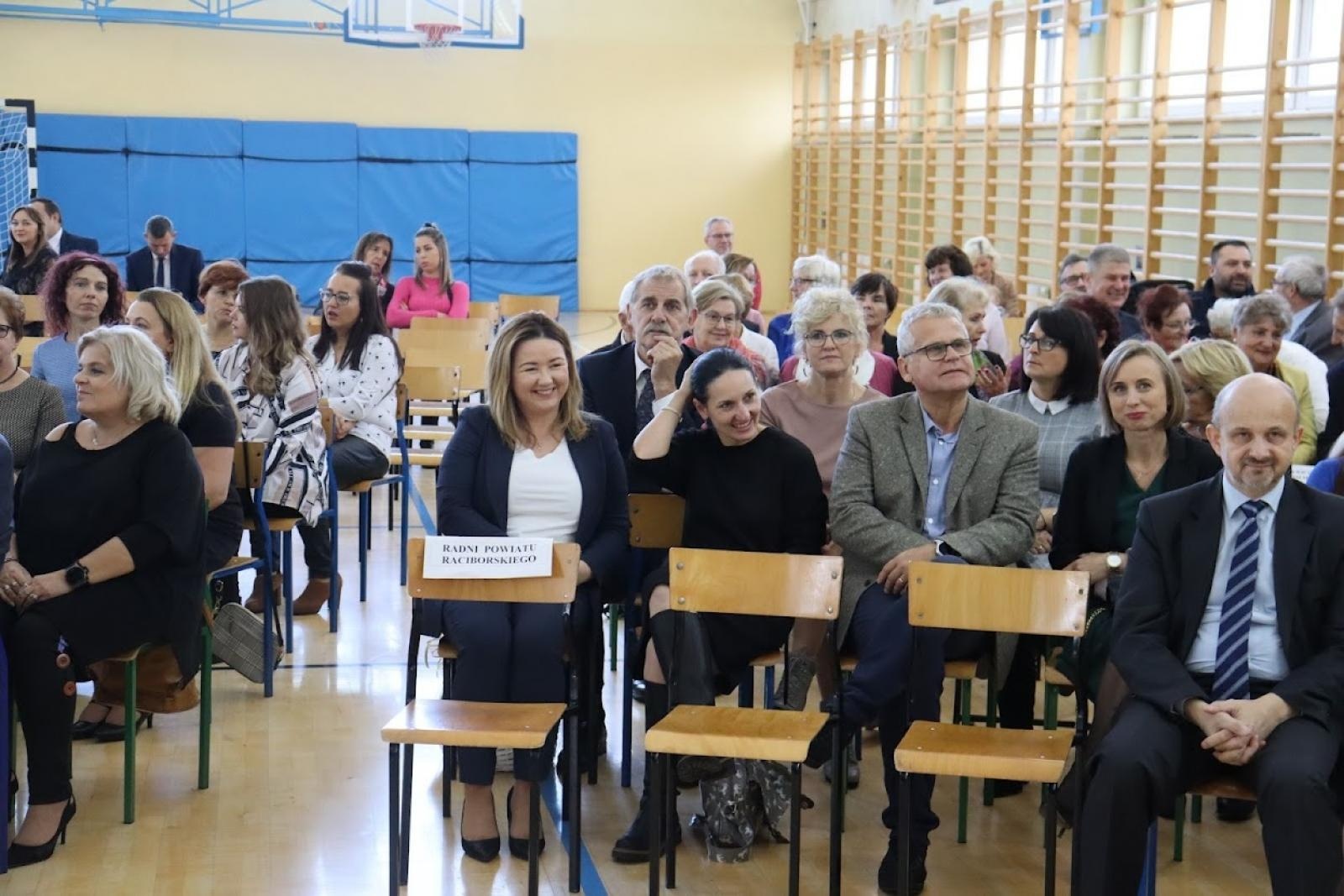 Zdjęcie w galerii na portalu naszraciborz.pl: Pół wieku jak jeden dzień. Urodziny szkoły w Pietrowicach Wielkich wiadomości z regionu