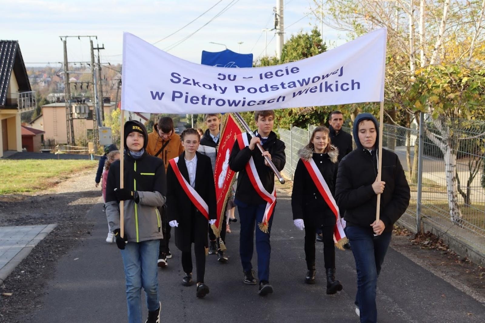 Zdjęcie w galerii na portalu naszraciborz.pl: Pół wieku jak jeden dzień. Urodziny szkoły w Pietrowicach Wielkich wiadomości z regionu
