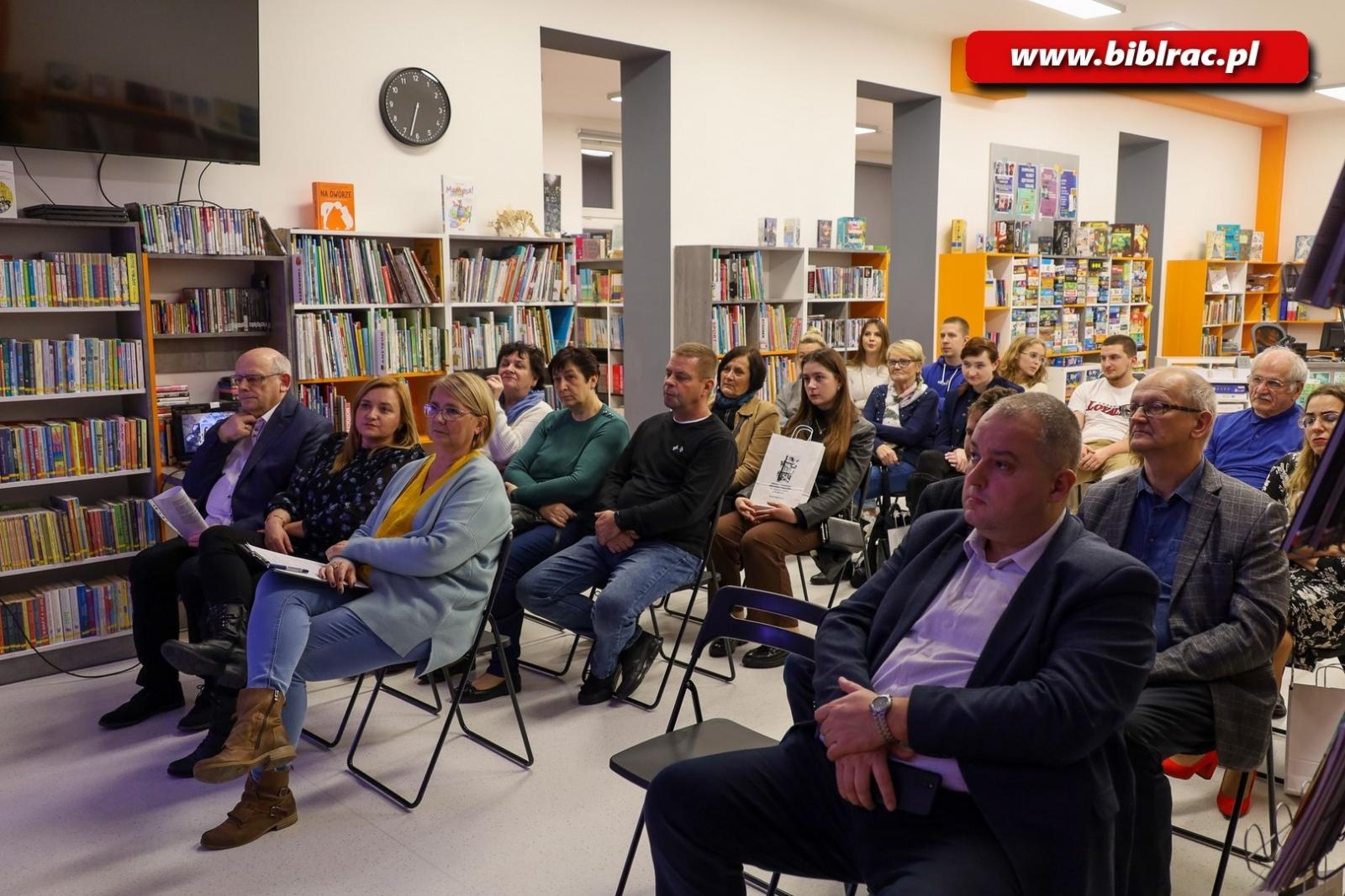 Zdjęcie w galerii na portalu naszraciborz.pl: Spotkanie z Moniką Fibic w raciborskiej bibliotece wiadomości z regionu