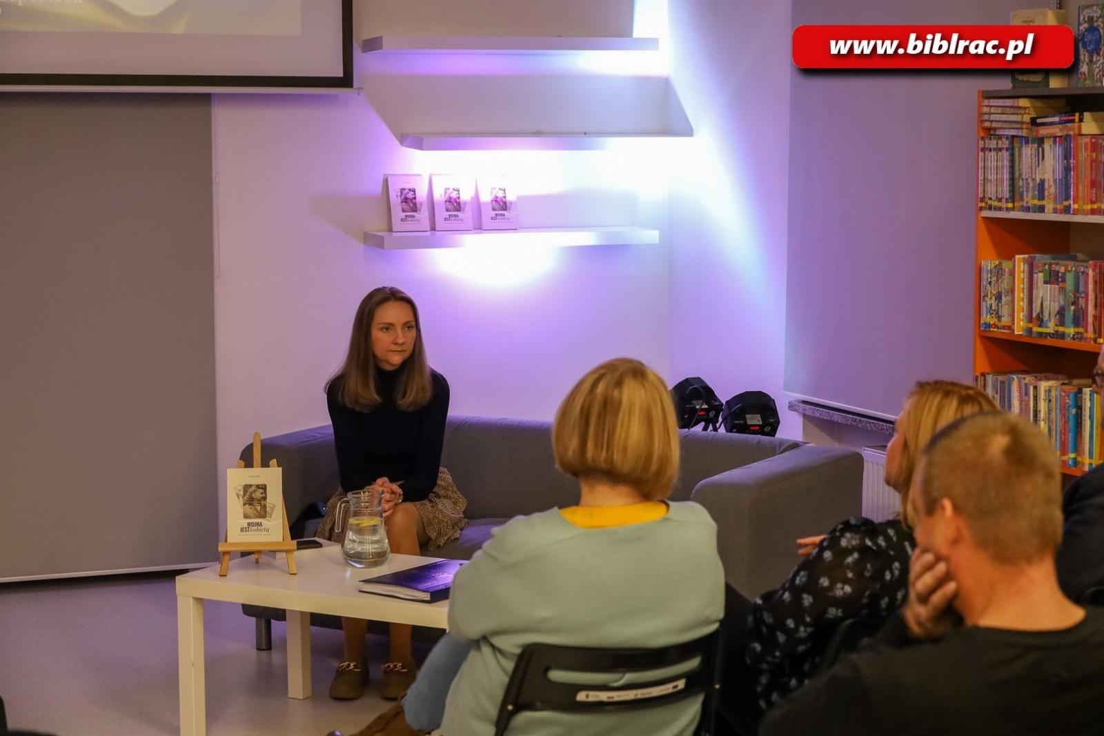 Zdjęcie w galerii na portalu naszraciborz.pl: Spotkanie z Moniką Fibic w raciborskiej bibliotece wiadomości z regionu